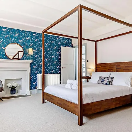 8 Bed In Newquay 81510 Holiday home *